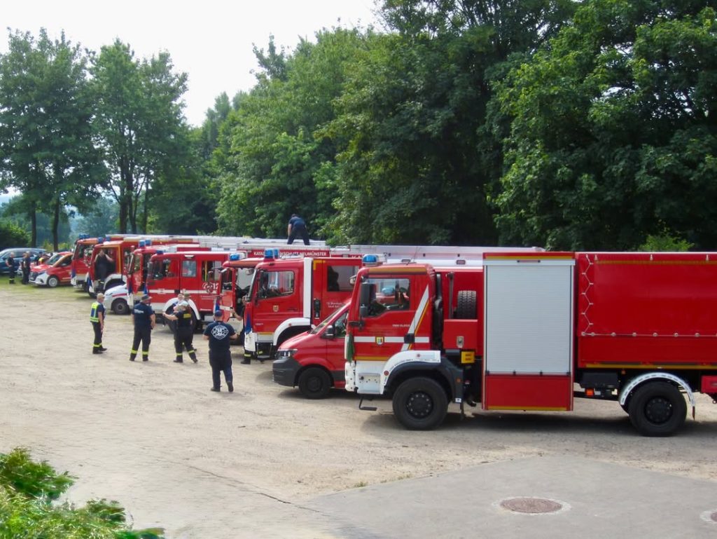 Fahrzeuge im Bereitstellungsraum